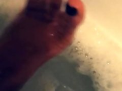Bubbles and feet video on WebcamWhoring.com