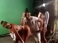 Une danseuse qui bouge bien son cul ! video on WebcamWhoring.com