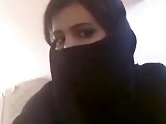 Nikab Muslima zeigt grosse Titten video on WebcamWhoring.com