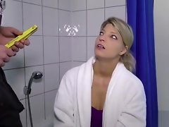 Daughter Seduce to Fuck by Repairman When Mom is away video on WebcamWhoring.com