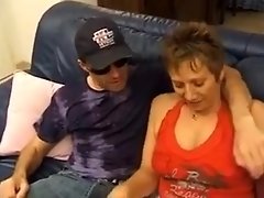 Femme mature française aux gros seins qui pendent adore le sexe brutal et offre son cul tout humide devant la caméra. video on WebcamWhoring.com